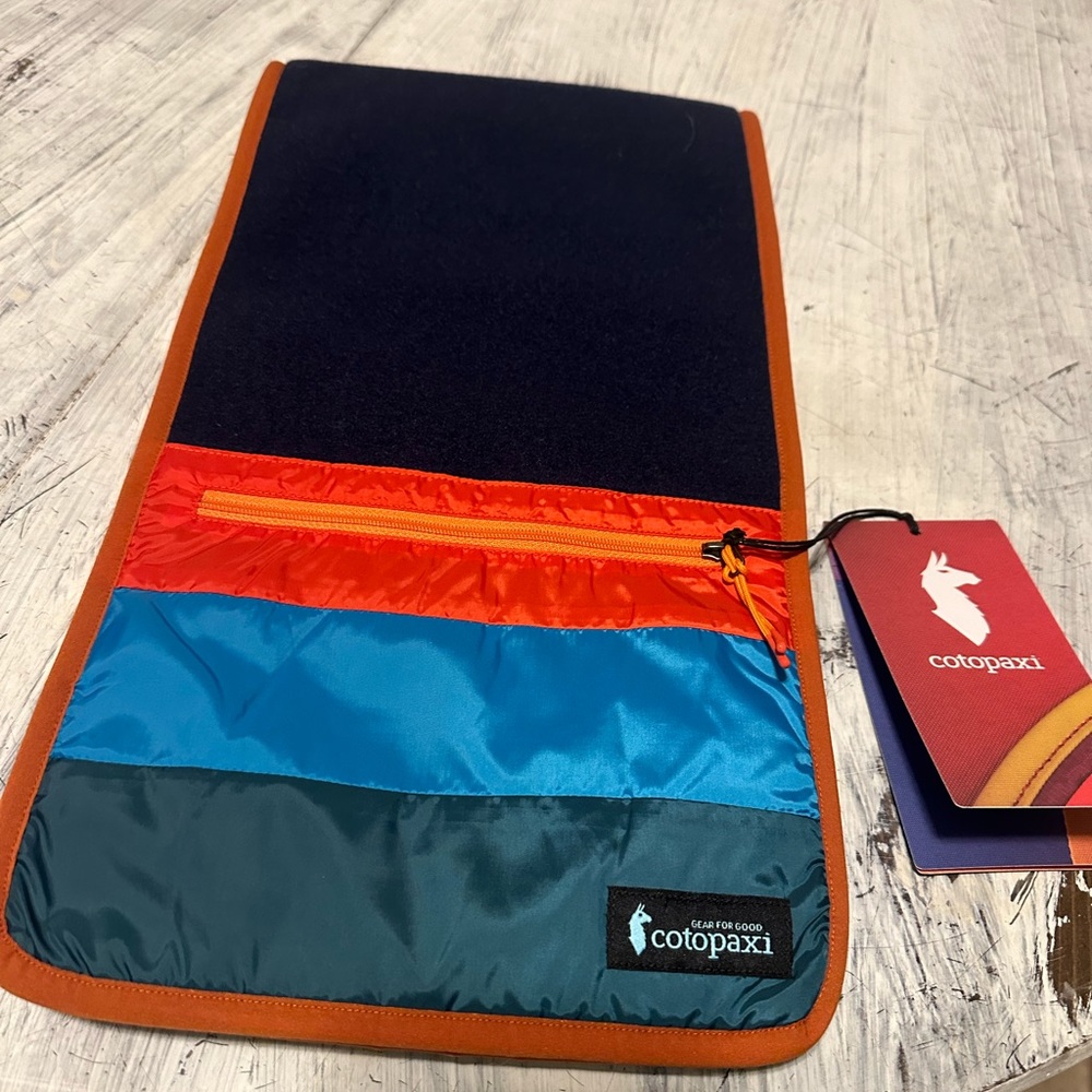 Navy Cotopaxi scarf with zip pocket